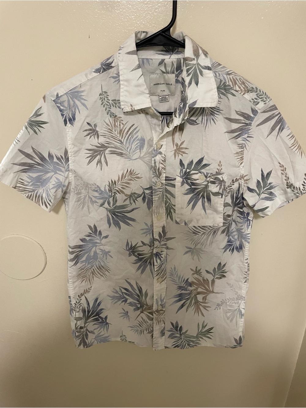 ✨Men’s American Eagle Button Up Top Size XS